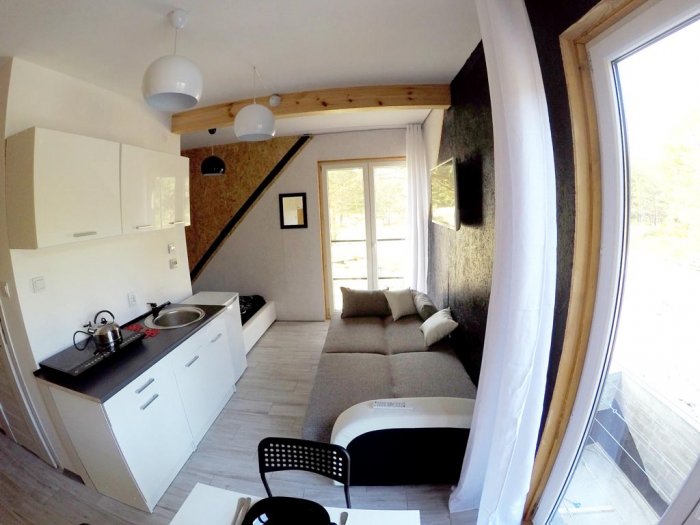 Studio czteroosobowe małe.