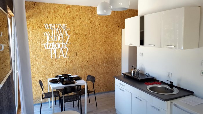 Studio czteroosobowe małe.