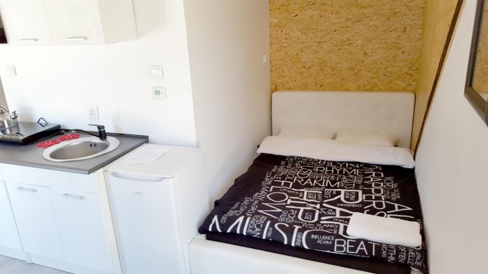 Studio czteroosobowe małe.