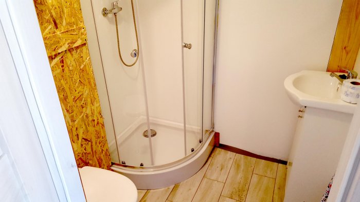 Studio czteroosobowe małe.