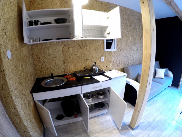 Apartament czteroosobowy z oddzielną sypialnią.